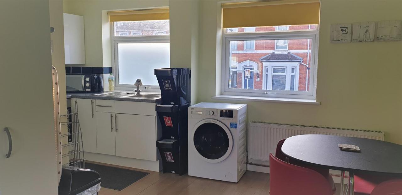 Swindon Old Town Duplex - Entercloud9Sa Apartment Luaran gambar